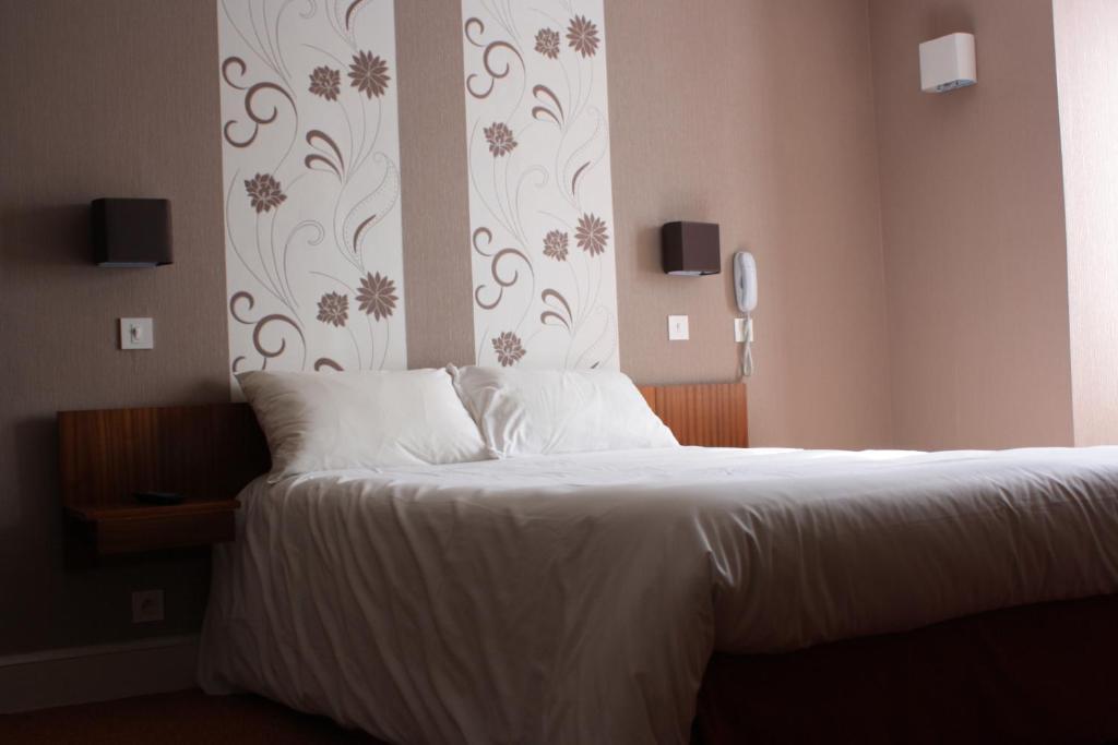 Hotel Du Touring Saint-Cere Bilik gambar
