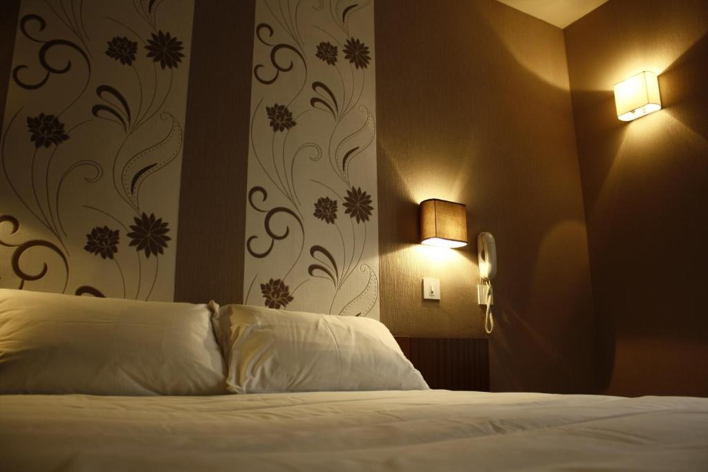 Hotel Du Touring Saint-Cere Luaran gambar