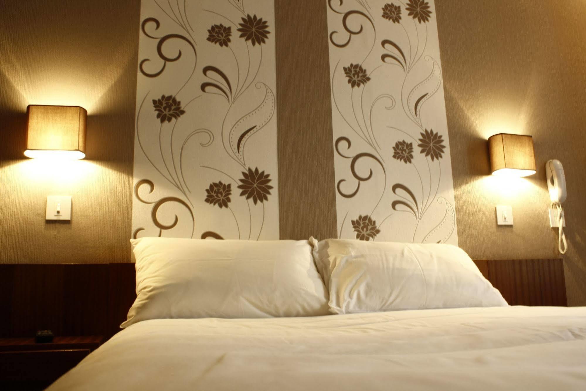 Hotel Du Touring Saint-Cere Luaran gambar