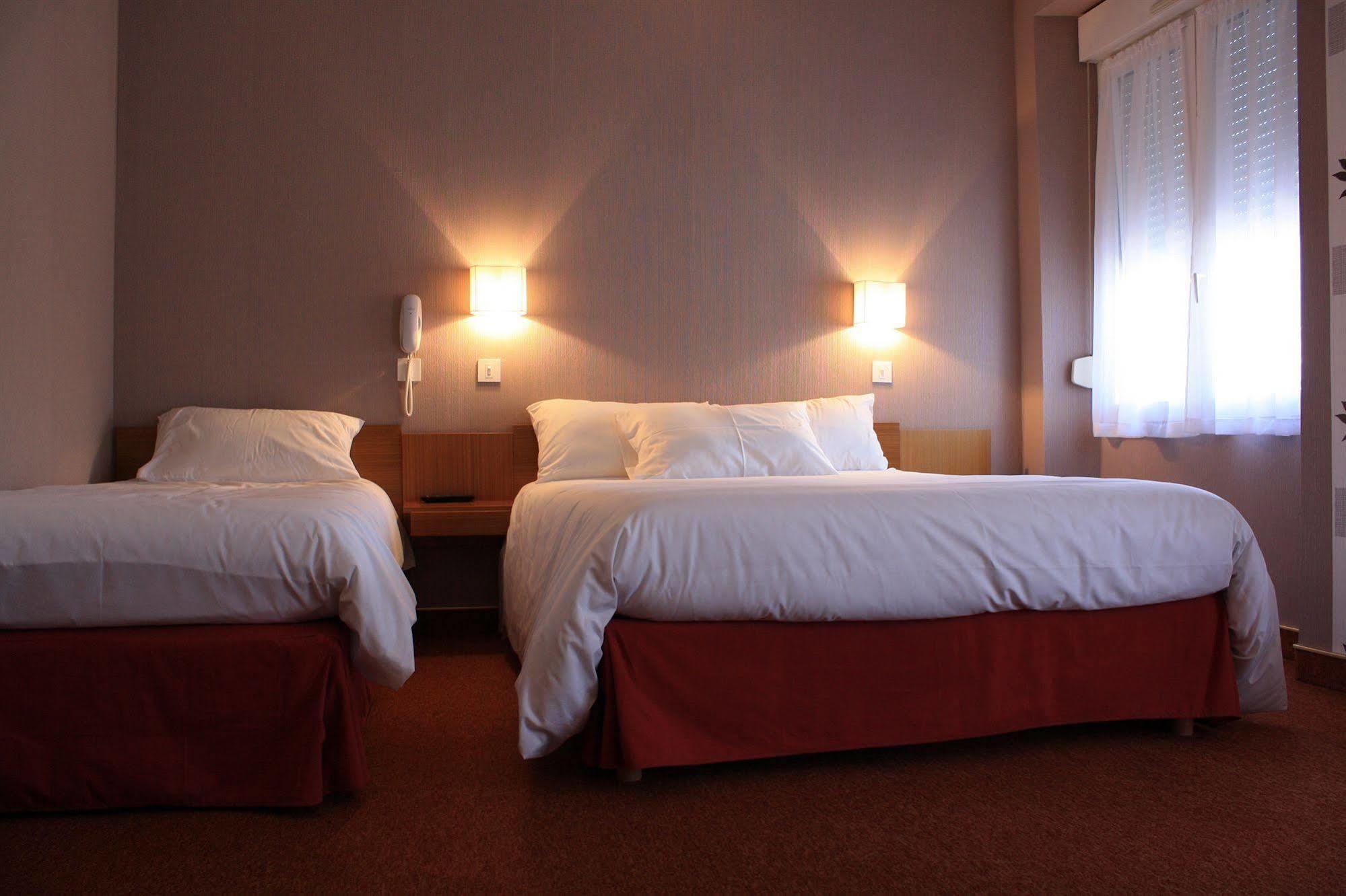 Hotel Du Touring Saint-Cere Luaran gambar