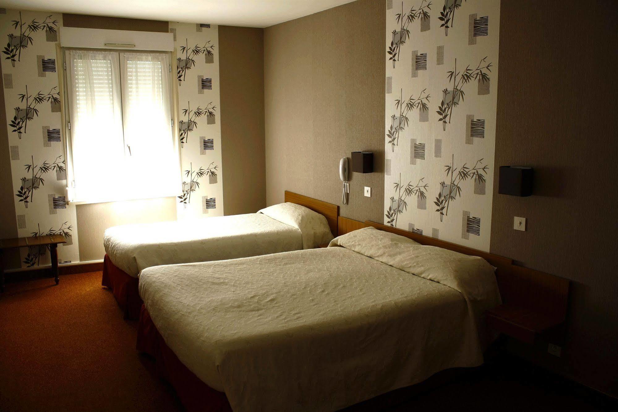 Hotel Du Touring Saint-Cere Luaran gambar