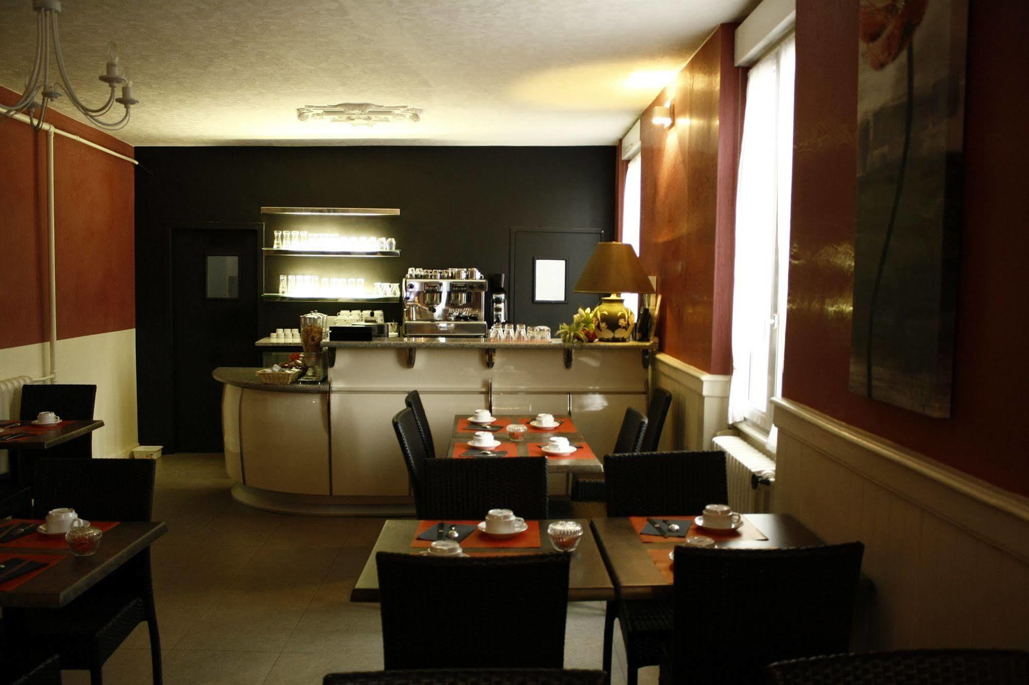 Hotel Du Touring Saint-Cere Luaran gambar